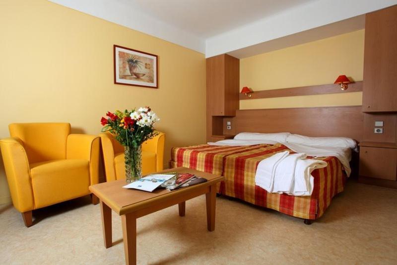 Residence L'Oliveraie Menton Kamer foto